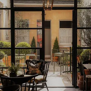 https://the-yard-in-bath.tophotelsbath.com